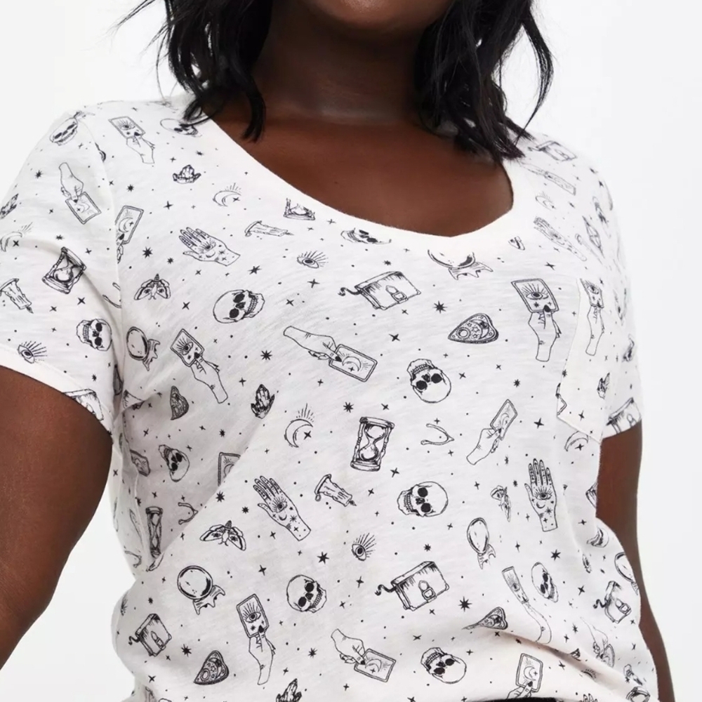 Torrid 1 Pocket Slub V Neck Short Sleeve T-Shirt Pearl Mystic Tarrot Print